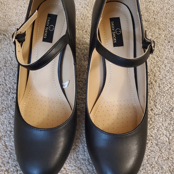 Black Mary Janes - Picture 3 of 7